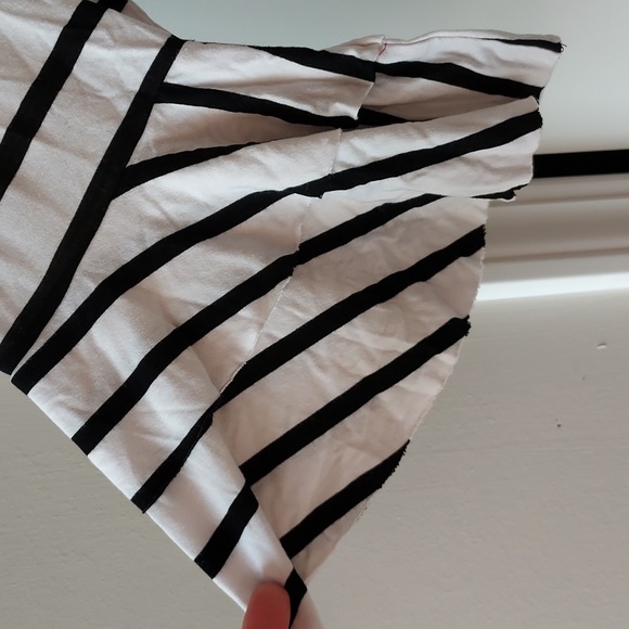 Tickled Teal large 3/4 sleeve with ruffles red black white top - Picture 3 of 12